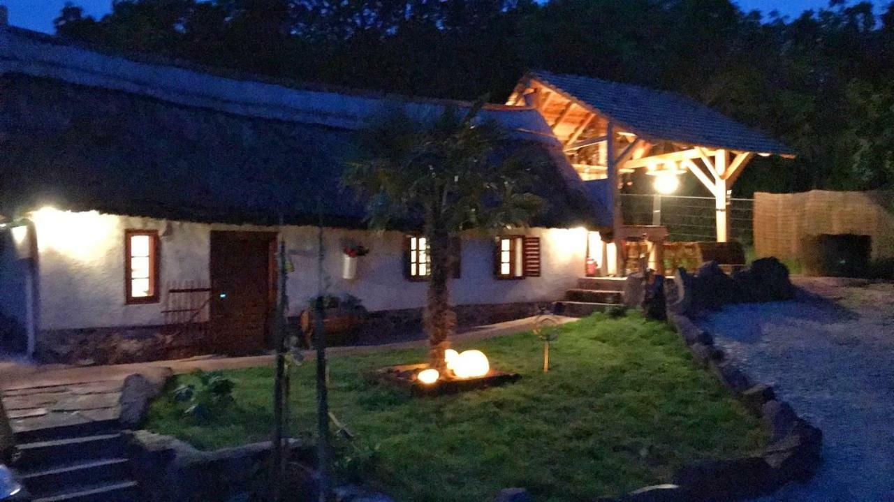 Villa 200 Eves Vendeghaz Balatonalmádi Exterior foto